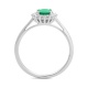 Anillo de oro blanco de 18 Kt con esmeralda de 0,80 ct y diamantes de 0,15 ct