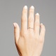 Anillo solitario de compromiso de oro blanco de 18K con diamante central en 4 garras de 0,30 quilates
