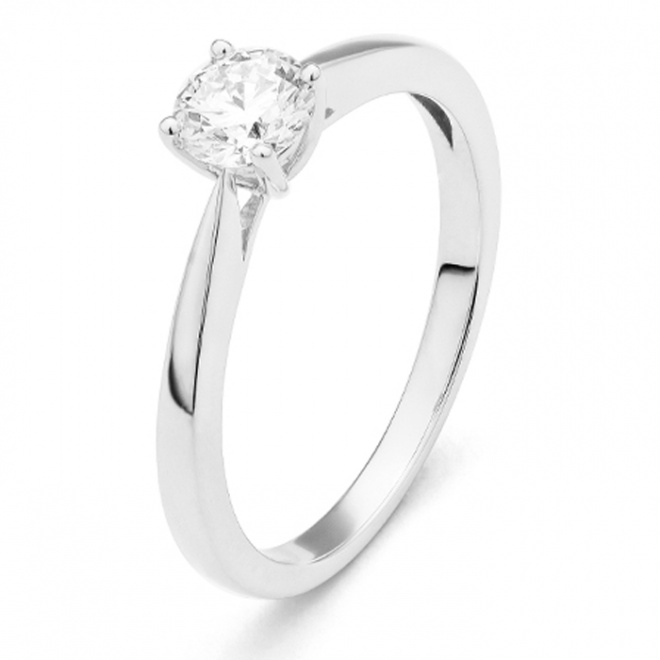 Anillo solitario de compromiso de oro blanco de 18K con diamante central en 4 garras de 0,40 quilates