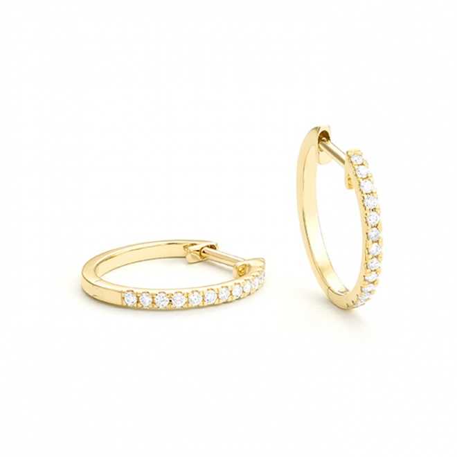 Pendientes de aro de oro amarillo de 18K con diamantes blancos en talla brillante de 0,18 cts. Ø 15.4 mm x 1.7 mm