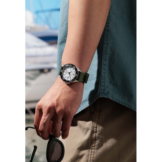 Citizen Diver’s Eco Drive ∅40,55 mm - 20 ATM, Esfera blanca, correa de poliuretano