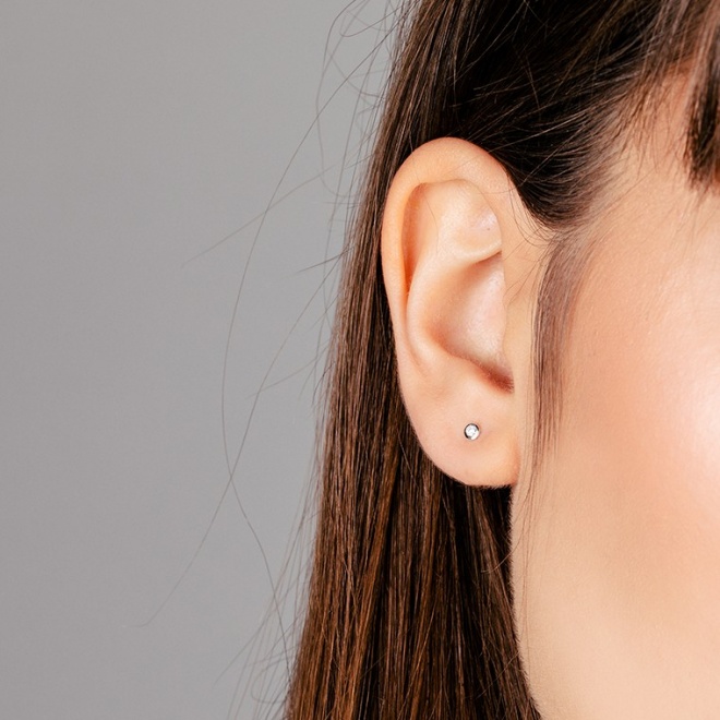 Pendientes Dormilona de oro blanco de 18 Kt con diamantes de 0,05 a 0,20 ct