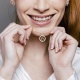 Colgante de oro amarillo de 18 Kt con diamantes de 0,17 ct