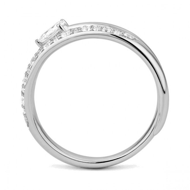 Anillo de oro blanco de 18 Kt con diamantes talla pera de 0,68 ct