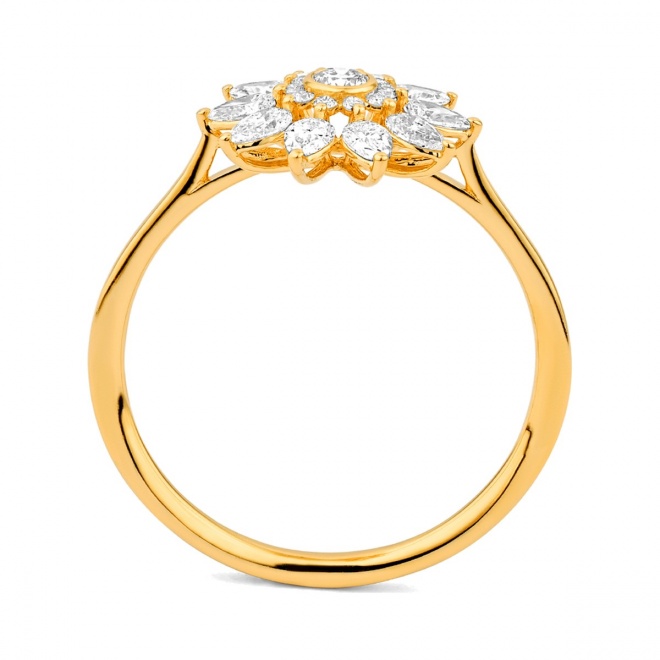 Anillo Rosetón de oro amarillo de 18 Kt con diamantes talla pera de 0,63 ct