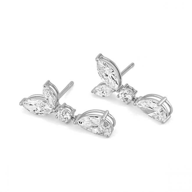Pendientes Largos de oro blanco de 18 Kt con diamantes talla pera de 3,85 ct