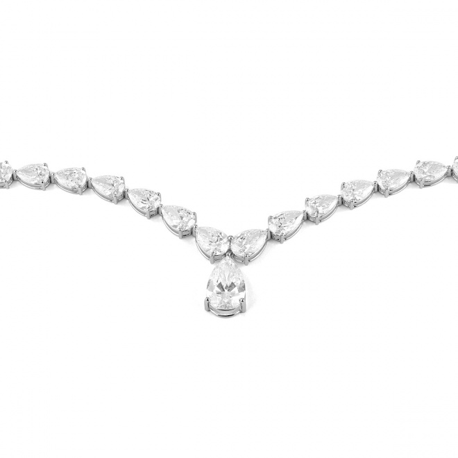 Collar de oro blanco de 18 Kt con diamantes talla pera de 32,10 ct