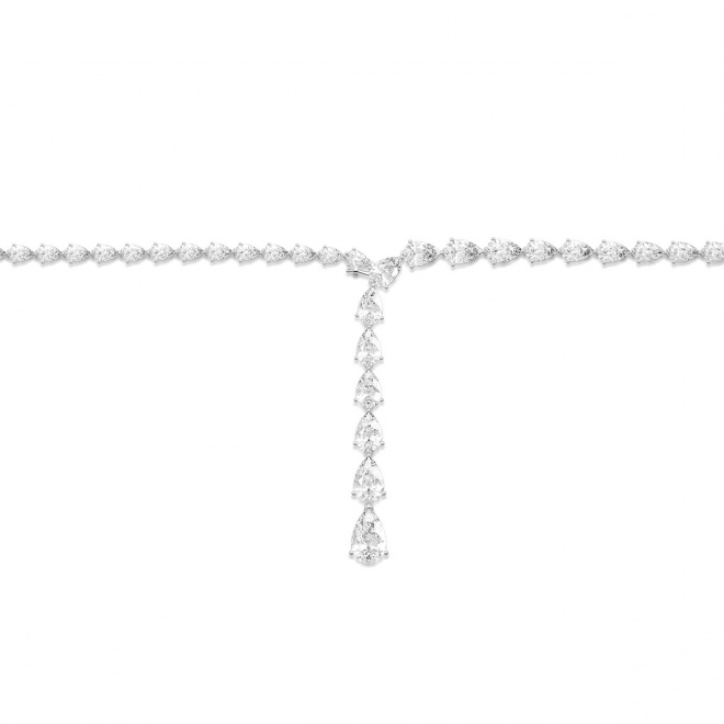 Collar de oro blanco de 18 Kt con diamantes talla pera de 21,35 ct