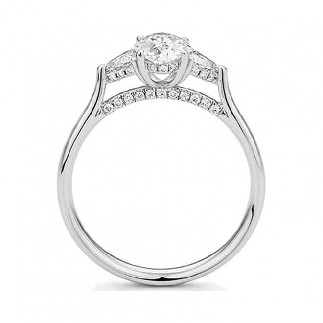 Anillo Tresillo de oro blanco de 18 Kt con diamantes talla oval de 1,30 ct