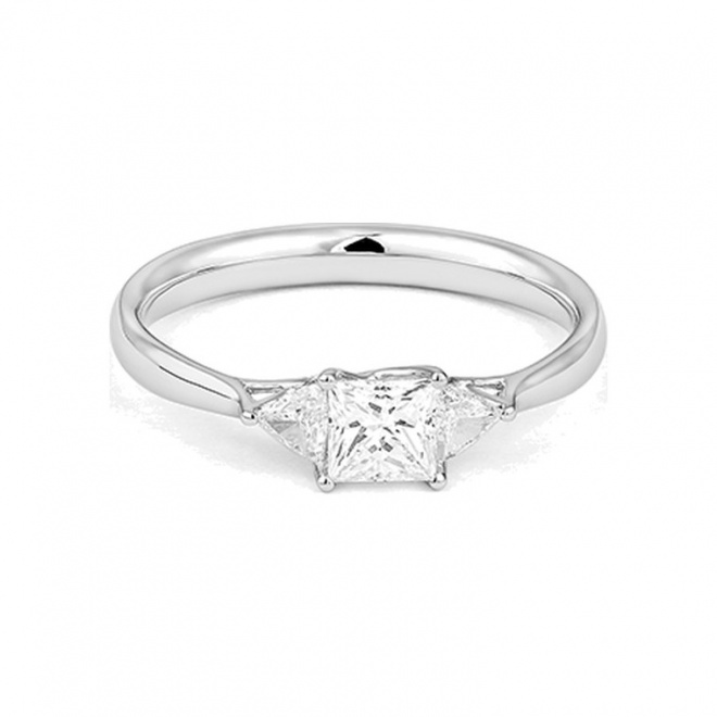 Anillo Tresillo de oro blanco de 18 Kt con diamantes talla princesa de 0,70 ct