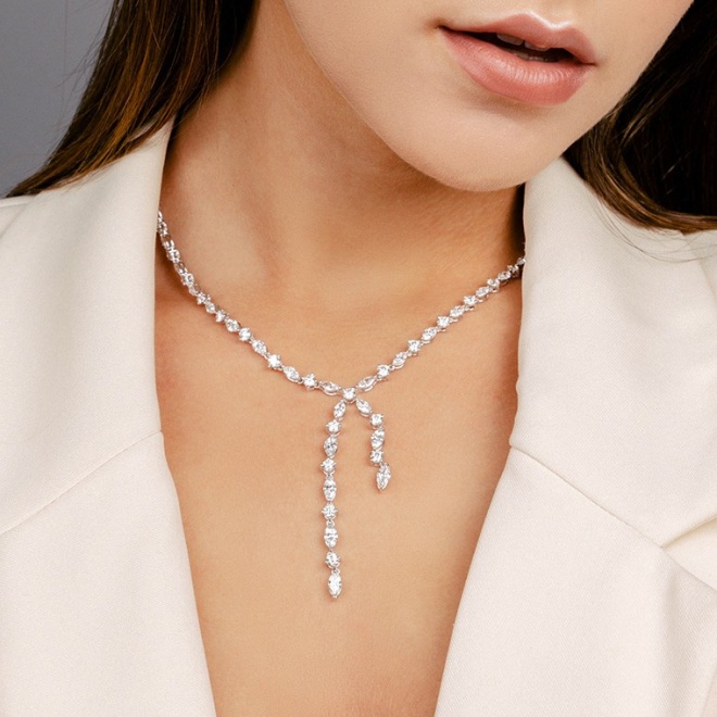 Collar de oro blanco de 18 Kt con diamantes talla marquesa de 12,85 ct