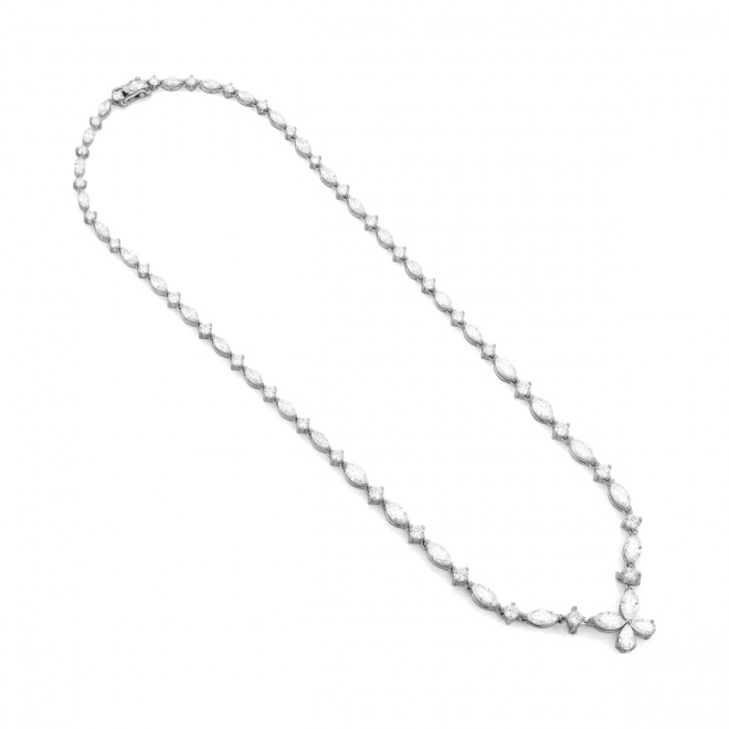 Collar de oro blanco de 18 Kt con diamantes talla marquesa de 13,72 ct