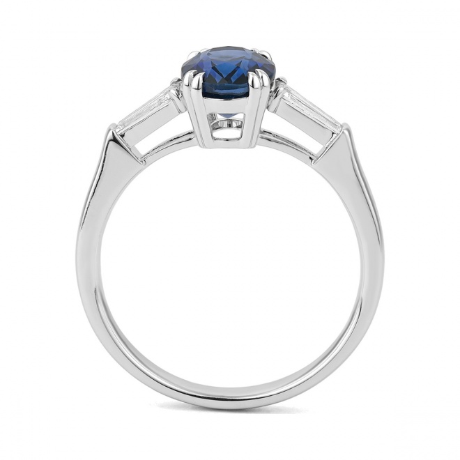 Anillo de oro blanco de 18 Kt con zafiro azul de 2,05 ct y diamantes de 0,45 ct