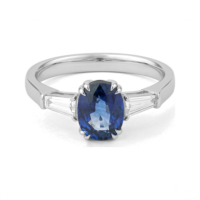 Anillo de oro blanco de 18 Kt con zafiro azul de 2,05 ct y diamantes de 0,45 ct