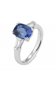 Anillo de oro blanco de 18 Kt con zafiro azul de 3,08 ct y diamantes de 0,43 ct