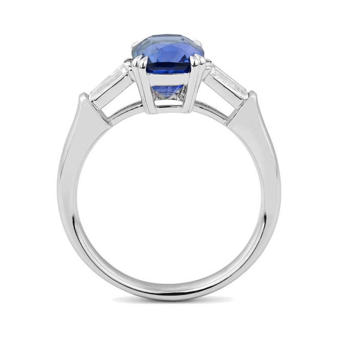 Anillo de oro blanco de 18 Kt con zafiro azul de 3,08 ct y diamantes de 0,43 ct