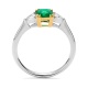 Anillo de oro de 18 Kt con esmeralda de 0,75 ct y diamantes de 0,28 ct