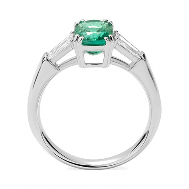 Anillo de oro blanco de 18 Kt con esmeralda de 1,54 ct y diamantes de 0,50 ct