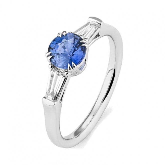 Anillo de oro blanco de 18 Kt con zafiro azul de 1,05 ct y diamantes de 0,35 ct
