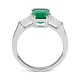 Anillo de oro blanco de 18 Kt con esmeralda de 1,85 ct y diamantes de 0,45 ct