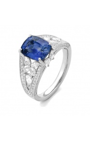 Anillo de oro blanco de 18 Kt con zafiro azul de 3,63 ct y diamantes de 1,29 ct