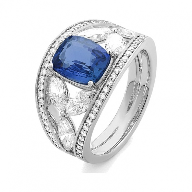 Anillo de oro blanco de 18 Kt con zafiro azul de 2,44 ct y diamantes de 1,72 ct
