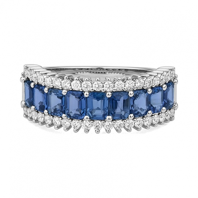 Anillo de oro blanco de 18 Kt con zafiro de 2,80 ct y diamantes de 0,54 ct