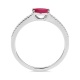 Anillo de oro blanco de 18 Kt con piedra de color y diamantes de 0,06 ct