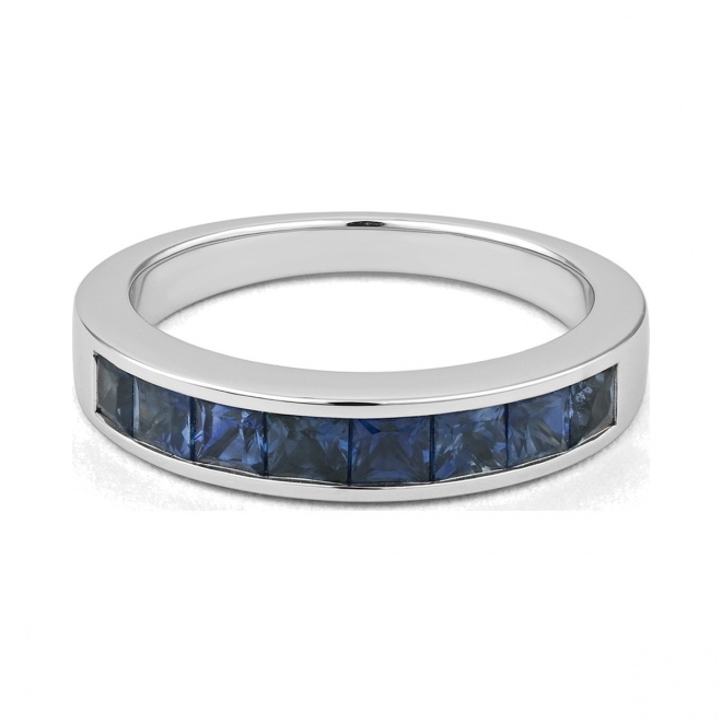 Anillo Media alianza de oro blanco de 18 Kt con zafiro de 1,80 ct