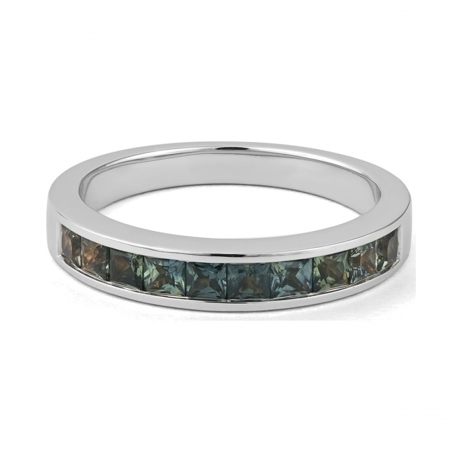 Anillo Media alianza de oro blanco de 18 Kt con zafiro de 1,50 ct