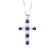 Colgante Cruz de oro blanco de 18 Kt con piedra de color y diamantes de 0,47 ct