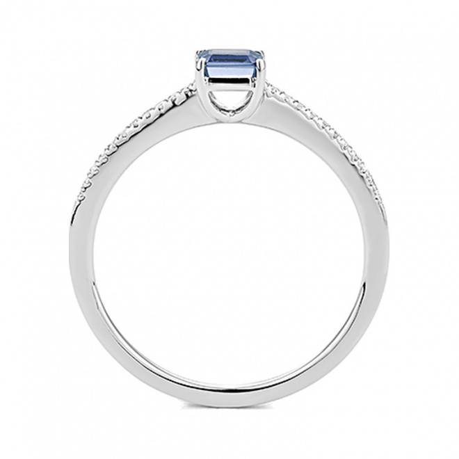 Anillo de oro blanco de 18 Kt con piedra de color y diamantes de 0,06 ct