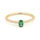 Anillo de oro amarillo de 18 Kt con esmeralda y diamantes de 0,07 ct