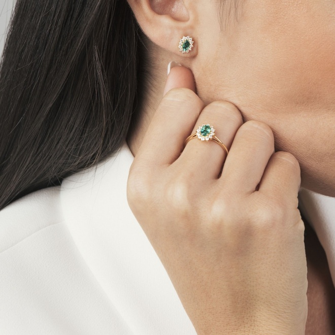 Colgante de oro amarillo de 18 Kt con esmeralda y diamantes