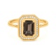 Anillo de oro amarillo de 18 Kt con piedra de color y diamantes de 0,10 ct