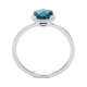 Anillo Rosetón de oro blanco de 18 Kt con piedra de color y diamantes de 0,05 ct