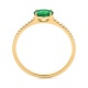 Anillo de oro amarillo de 18 Kt con esmeralda de 0,65 ct y diamantes de 0,09 ct
