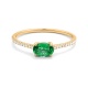 Anillo de oro amarillo de 18 Kt con esmeralda de 0,65 ct y diamantes de 0,09 ct